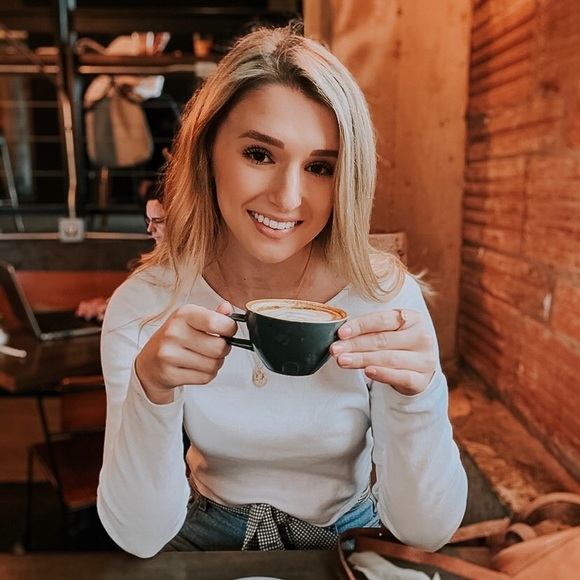 Meet your Posher, Mady - Picture 1 of 2